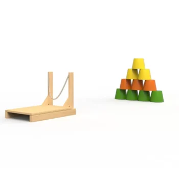 Çocuk Survivor Kova Devirme Sağdan Görünüş