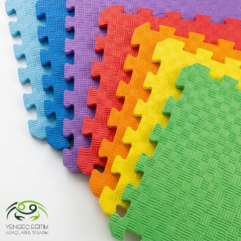 Tatami minder 50x50 1,3 cm çok renkli EVA zemin kaplaması puzzle birleşim detayı üstten görünüm