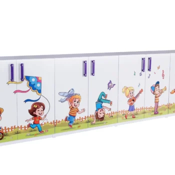 Çocuk Figürleri ile Süslenmiş Anaokulu Dolabı