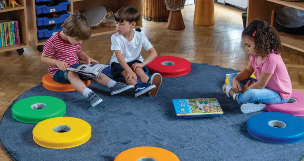 Anaokulu minderleri renkli kare ve yuvarlak oturma minderleri