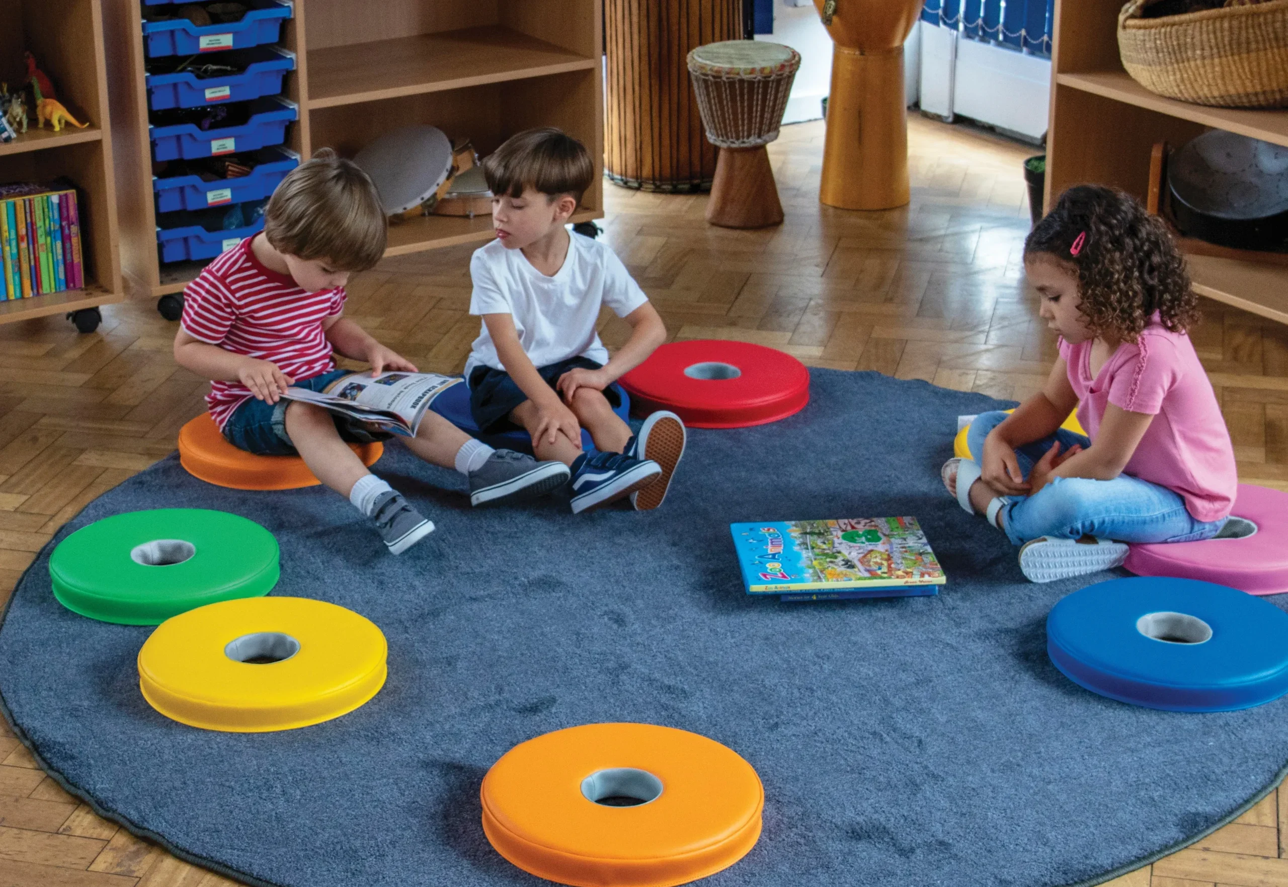 Anaokulu minderleri renkli kare ve yuvarlak oturma minderleri