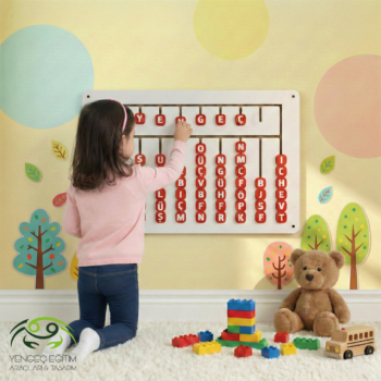 Çocuk harf ve kelime öğrenme panosunu kullanıyor – harfleri kaydırarak kelime oluşturma etkinliği