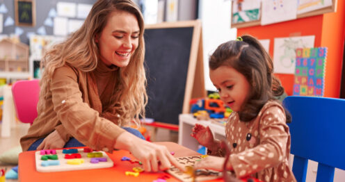 Anaokulunda Psikolog Çocukla Birebir Çalışma